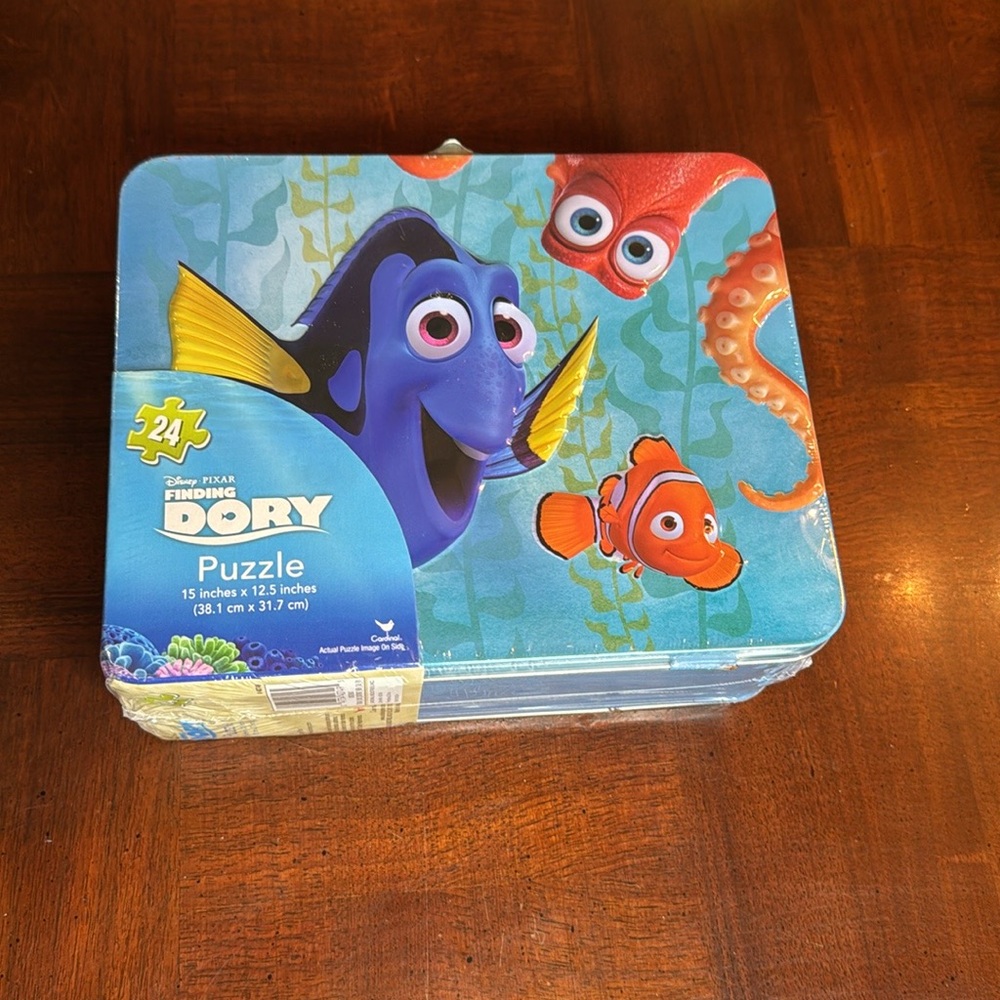 Disney Finding Dory Full Size Lunch box 8" x 6.25" with Puzzle New Sealed